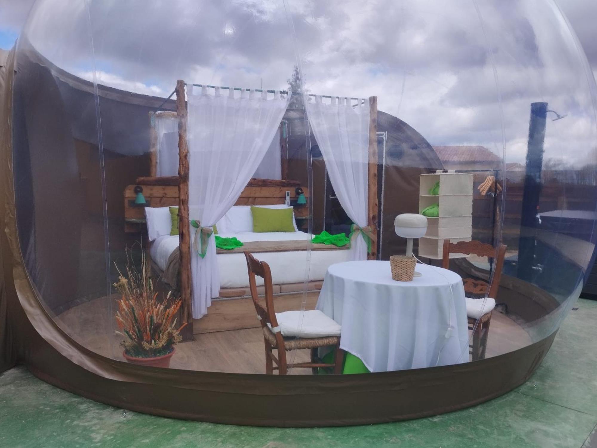Cosmoveros - Hotel Burbuja Pedraza Extérieur photo