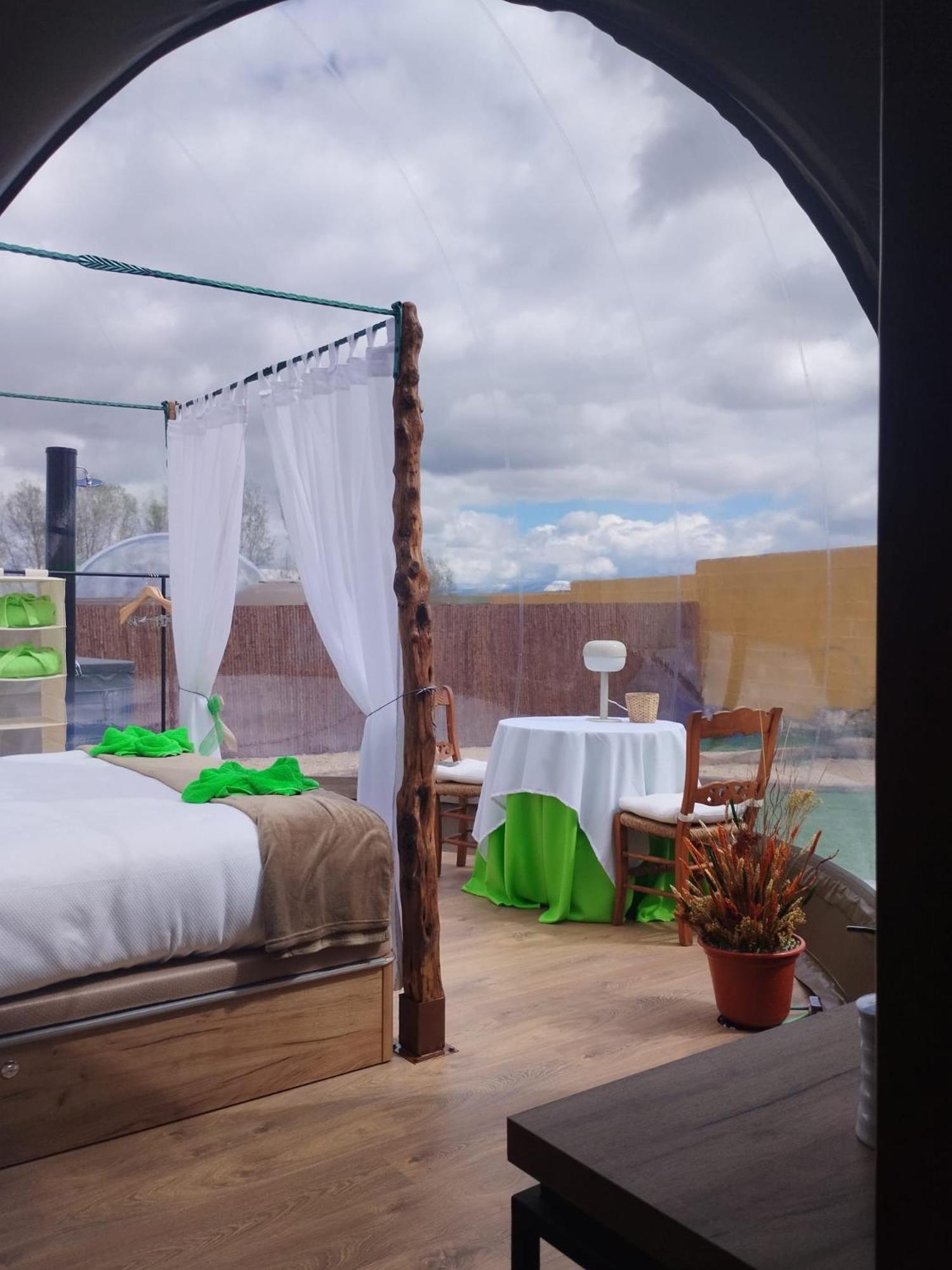 Cosmoveros - Hotel Burbuja Pedraza Extérieur photo