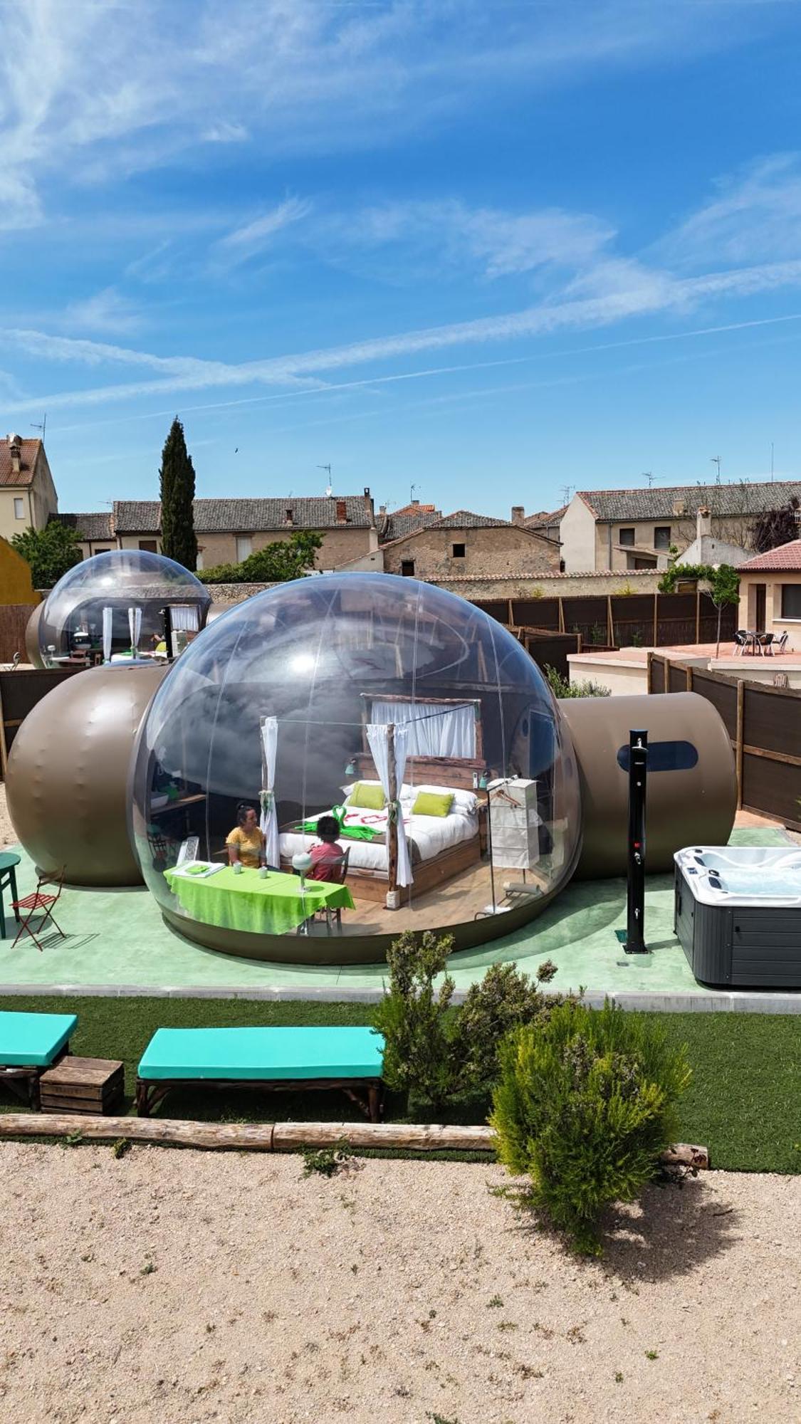 Cosmoveros - Hotel Burbuja Pedraza Extérieur photo